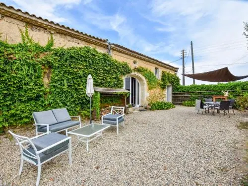 Renovated Dovecot With Pool, in the Vineyards Near Bordeaux - Image 1