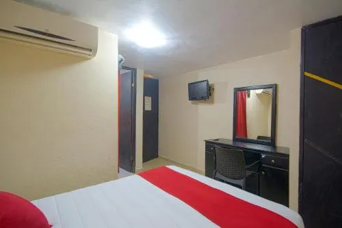 Hotel Bicentenario - Image 1