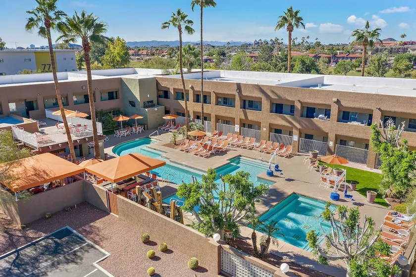 3 Palms Resort & Oasis - Image 1