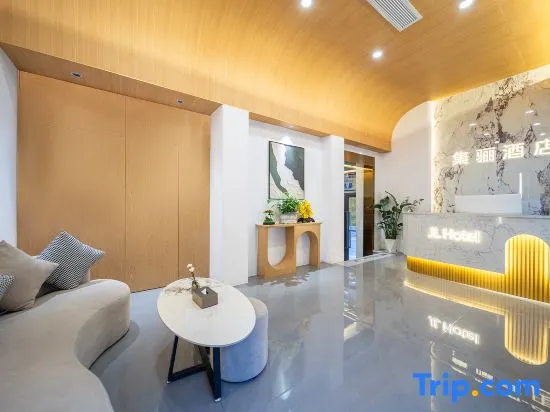 Jilin Hotel - Image 1