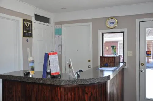 Merrimac Inn & Suites - Image 1