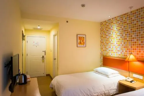 Home Inn Pingliang Huating Yizhou New Coach Station - Image 1