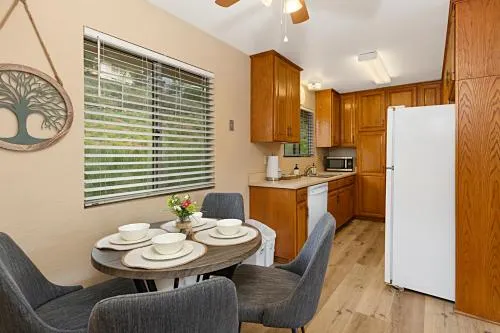 Charming 2 Room La Mesa Casita w Pool BBQ & Yard - Image 1
