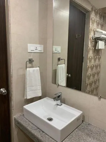 Hotel Bless Inn - Image 1