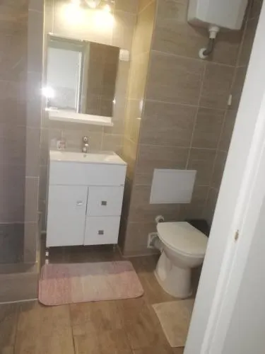 Dozsa Apartman - Image 1