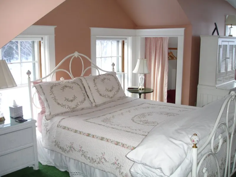 The Trumbull House Bed and Breakfast - Image 1
