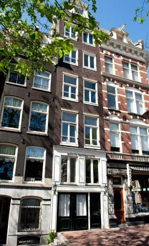 Canal Guesthouse Since 1657 - Image 1