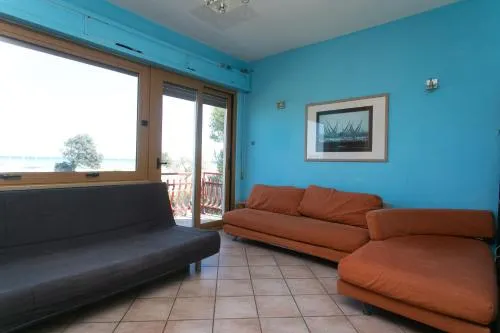 M24 - Marcelli trilocale con terrazzo fronte mare - Image 1