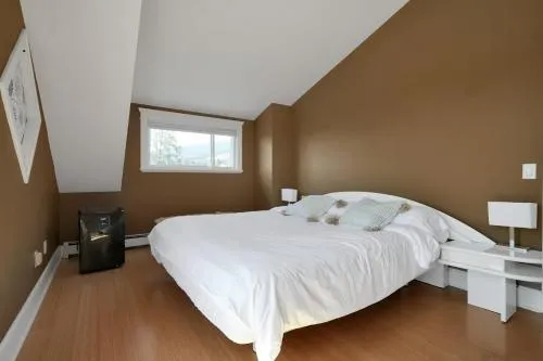 Great West Vancouver house with hot tub, across from beach & 10 mn to Downtown Vancouver - Image 1