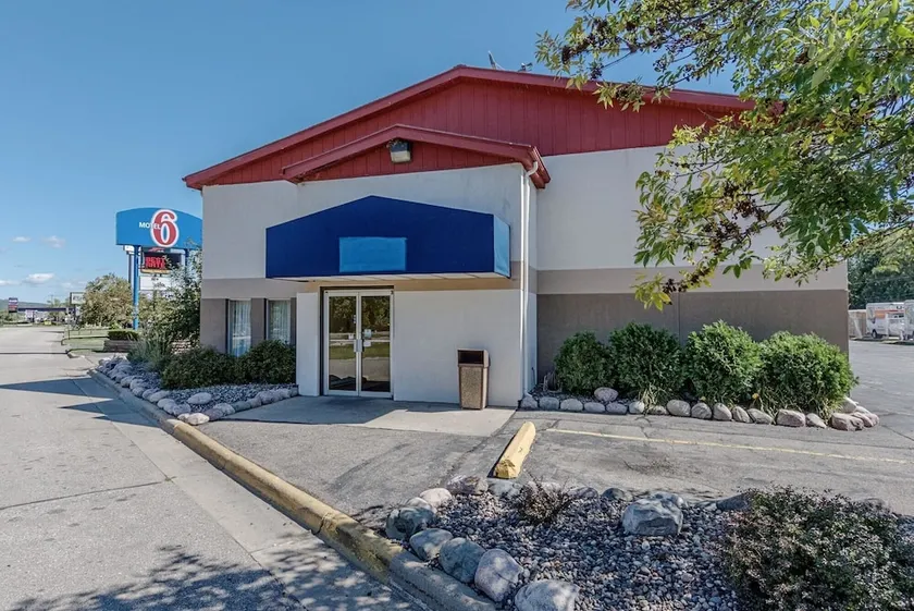 Motel 6 LaCrosse - Image 1