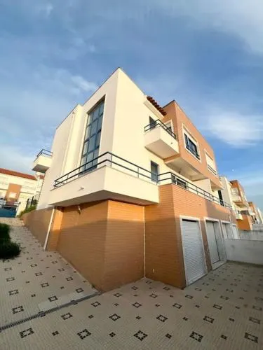 Azambuja Countryside House - Image 1