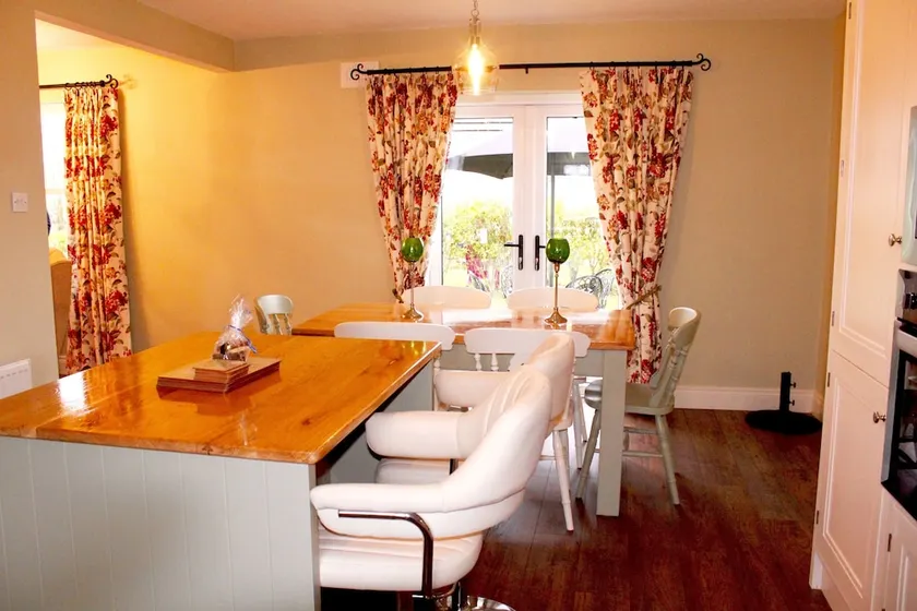 Kate's River Cottage - Image 1