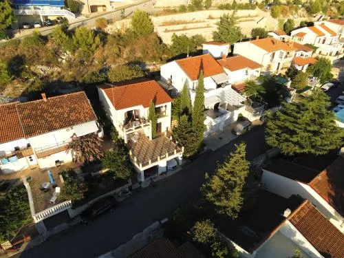 The Sea Cottage Apartments - Image 1