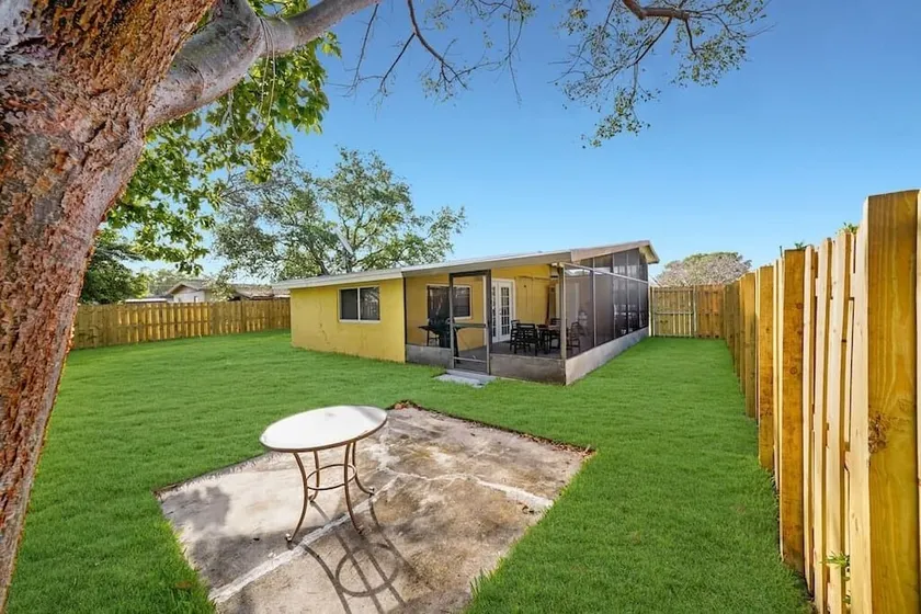 3 bedroom house in quiet neighborhood - Image 1