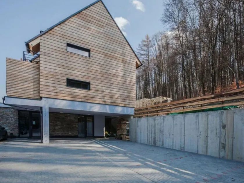 Comfortable Villa With Pool - Image 1