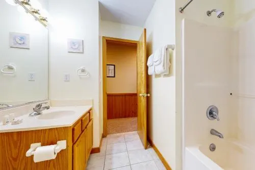 Surfs Inn #35 5 6 Br Home - Image 1