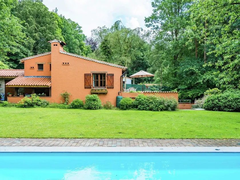 Cosy and snug holiday home with joint swimming pool - Image 1