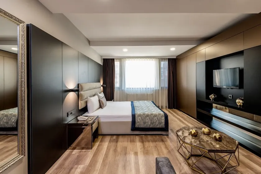 A Palace Hotel & Suites - Image 1