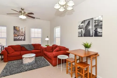 ☆Updated Uptown 2BR Apt + Fully Equipped/Furnished, 5 Min Downtown☆ - Image 1