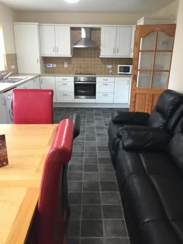 Town House No 6 - Image 1