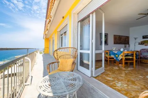 Blumele Lovely Sea View Apartment - Image 1