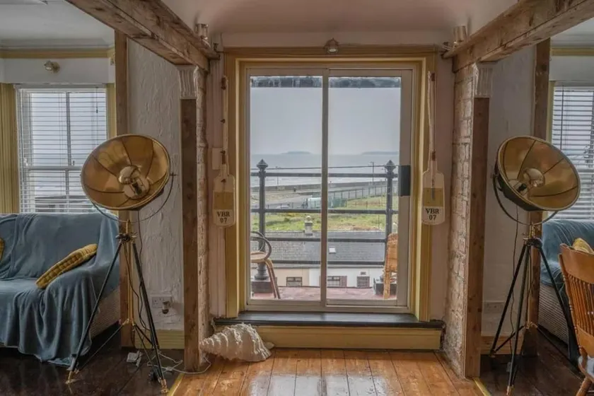 Quirky Apt - Sleeps 6 - Coastal Area - Parking - Image 1