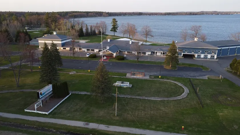 Cadillac Sands Resort - Image 1