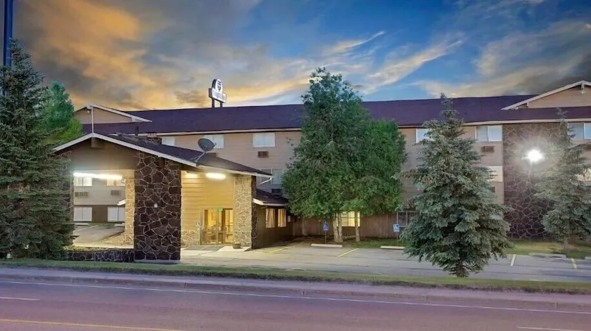 Knights Inn Evanston - Image 1