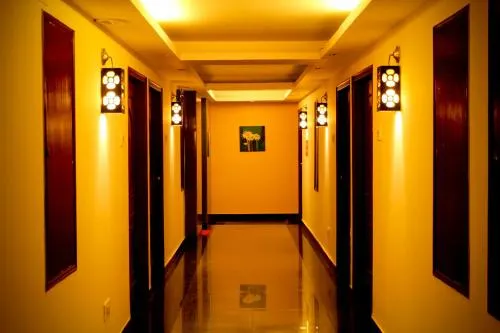 Hotel Yasodha Towers - Image 1