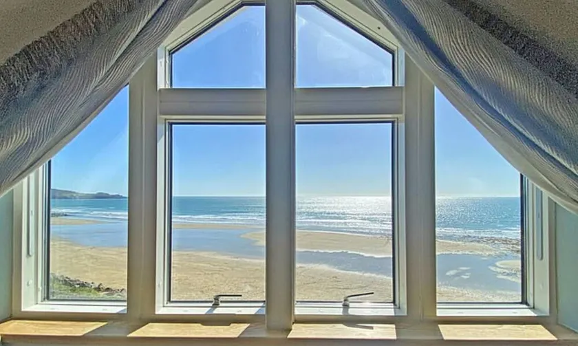 Private Cliff top Retreat by Perranuthnoe Beach - Image 1