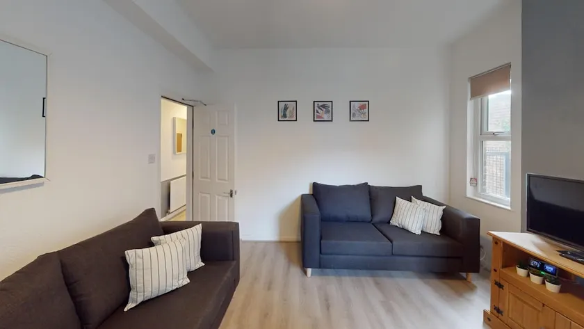 Queen House - Image 1