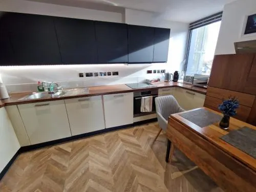 Cosy 1 bedroom apartment with balcony near Chiswick - Image 1