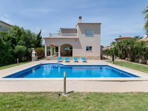 Belvilla by OYO Nautic Palmera, cleaning included - Image 1