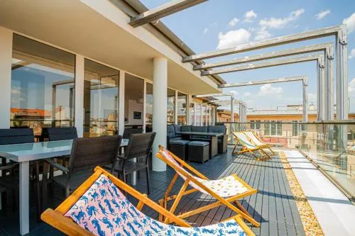 Luxury Apartment with balcony in Downtown - Image 1