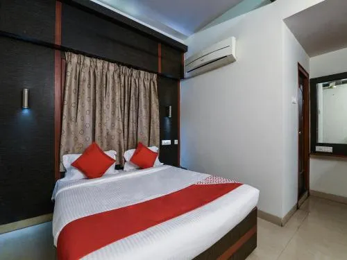 Hotel Blue Moon - Image 1