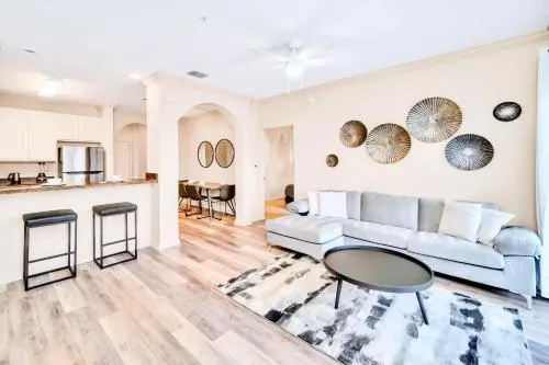 Deluxe 2 Or 3 Bedroom Condo Near Disney - Image 1
