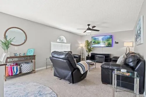 Firepit home-15 min from beach! Family-sized Firepit Retreat - Image 1