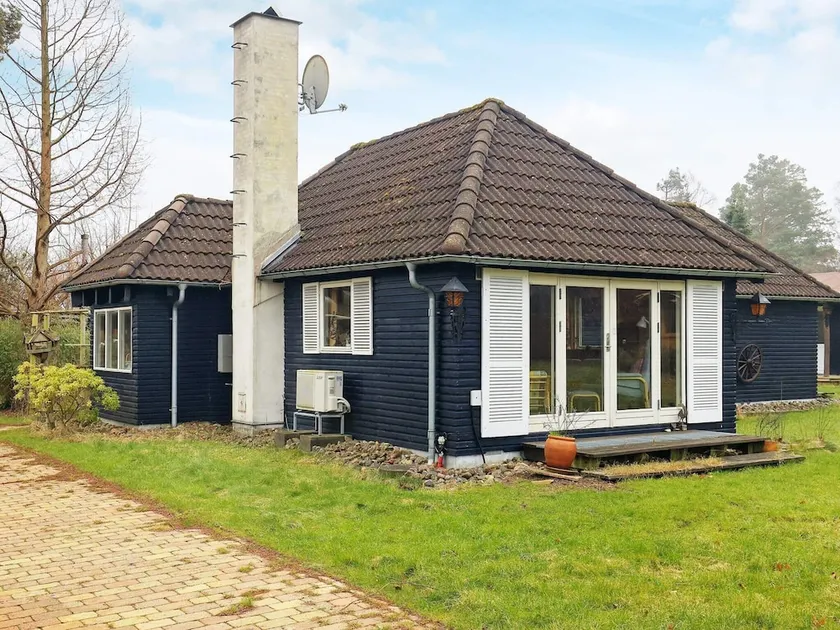 10 person holiday home in Hornbæk - Image 1