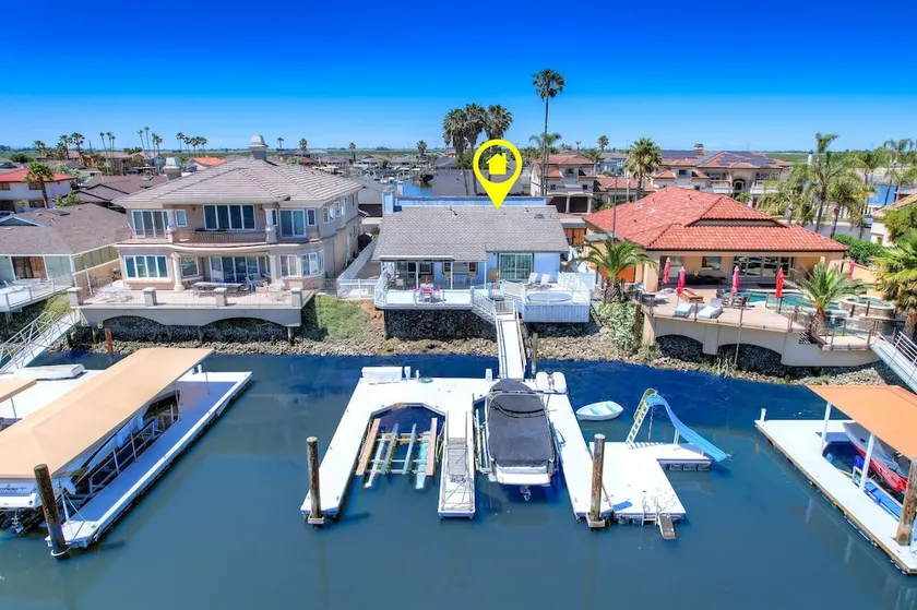 Waterfront 3BDR w Boat in Discovery Bay - Image 1