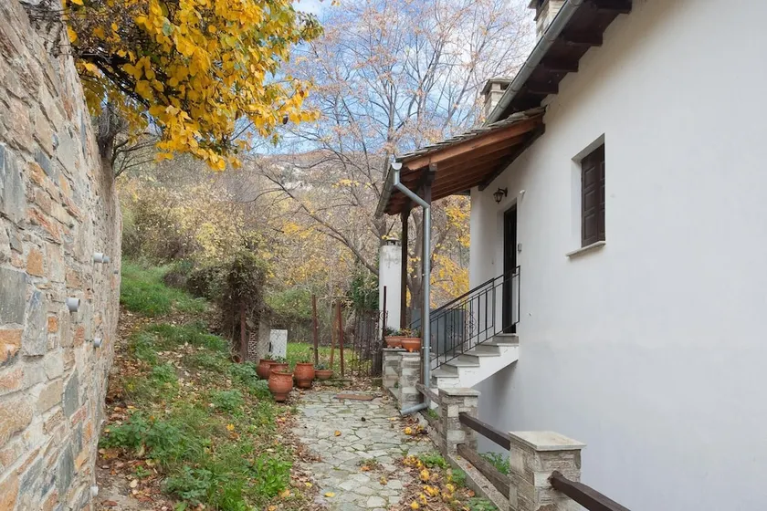 Maria's Cozy Loft in Makrinitsa - Image 1