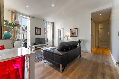 Bordeaux Design Apartments - Image 1