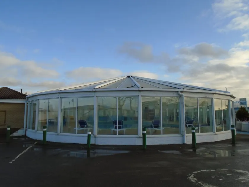 Caravan - Sleeps 8 - Pet Friendly - Parking - Image 1