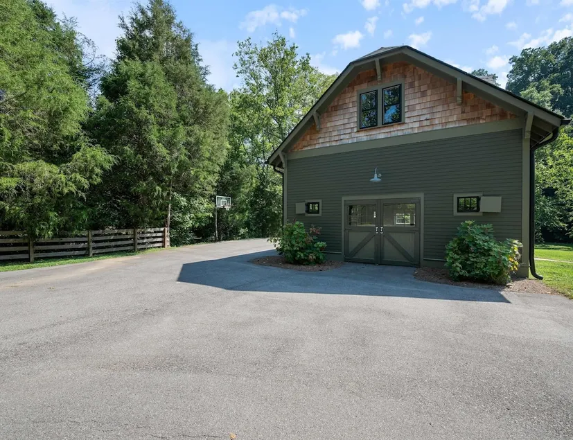 Leipers Retreat Secluded 3 BDR Craftsman Home - Image 1