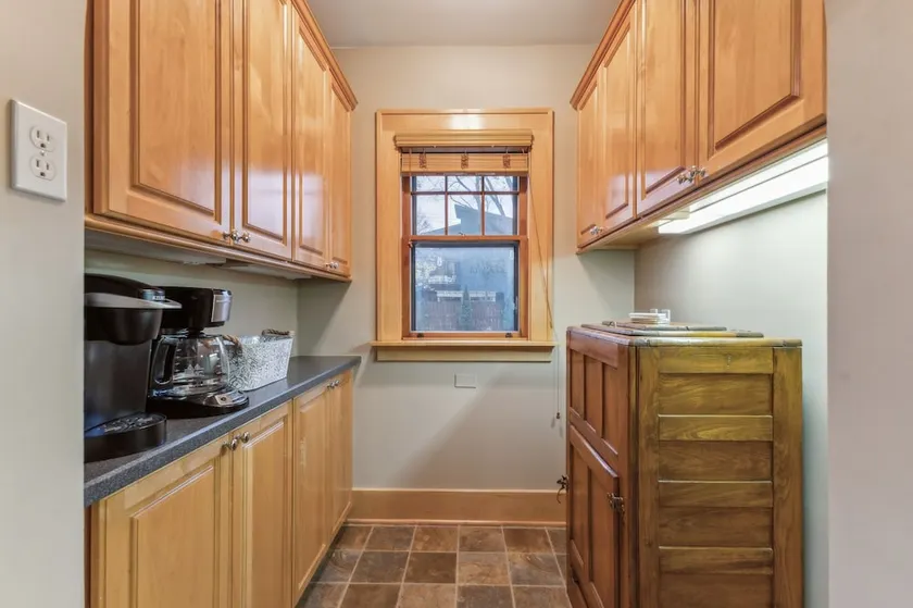 Charming Ann Arbor Retreat Near Dt & Attractions 3 Bedroom Home - Image 1