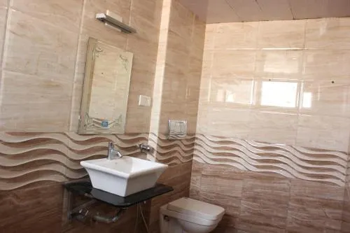 Hotel Golden City - Image 1