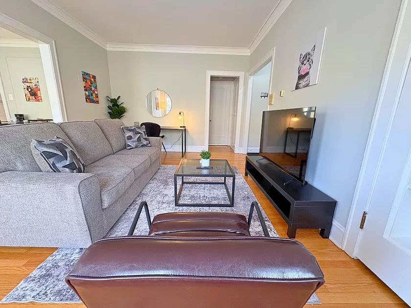 Charming 1BR in Evanston - Hinman B3 - Image 1