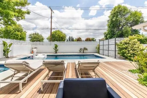 New luxury entertaining house with Pool Spa Sauna Tesla charger Pets - Image 1