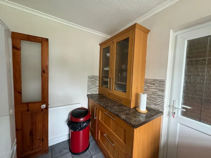 Lovely 2 Bedrooms Flat in South Sutton - Image 1