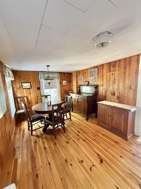 Camp Lindy Limit 7 4 Bedroom Cottage - Image 1