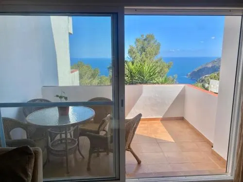 Semi detached house with an impressive view of the sea and the valley - Image 1